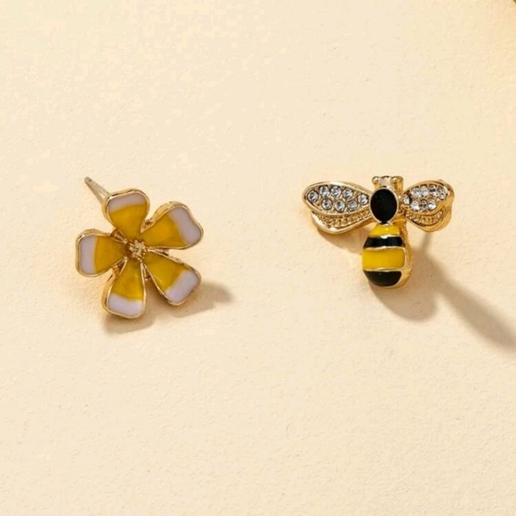 LAST ONE! new! Mismatched stud earrings - Picture 8 of 11